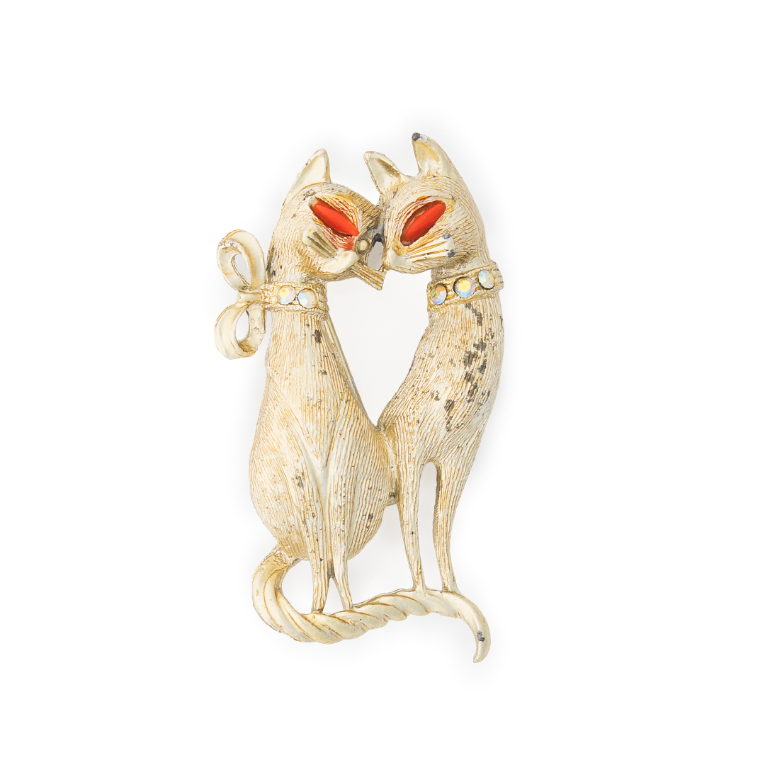 Vintage Double Cat Brooch – Gold Tone Figural Cats with Red Glass Eyes and Crystal Collar