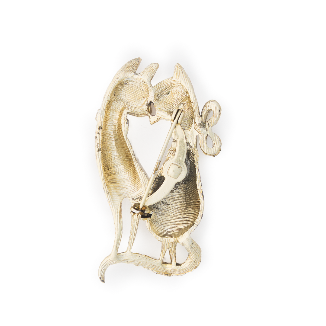 Vintage Double Cat Brooch – Gold Tone Figural Cats with Red Glass Eyes and Crystal Collar