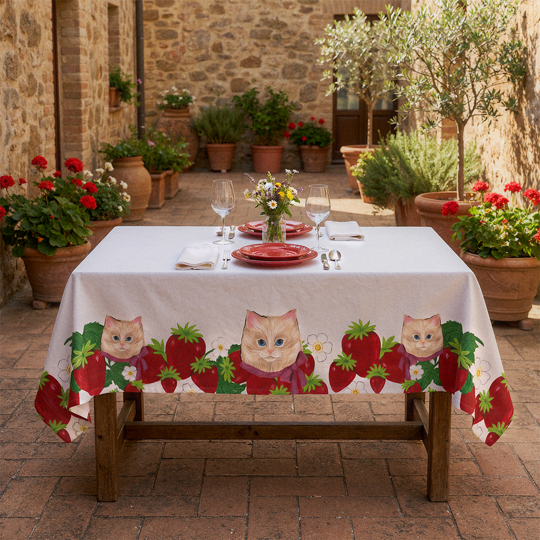 Strawberry Cat Tablecloth | 58"x102"